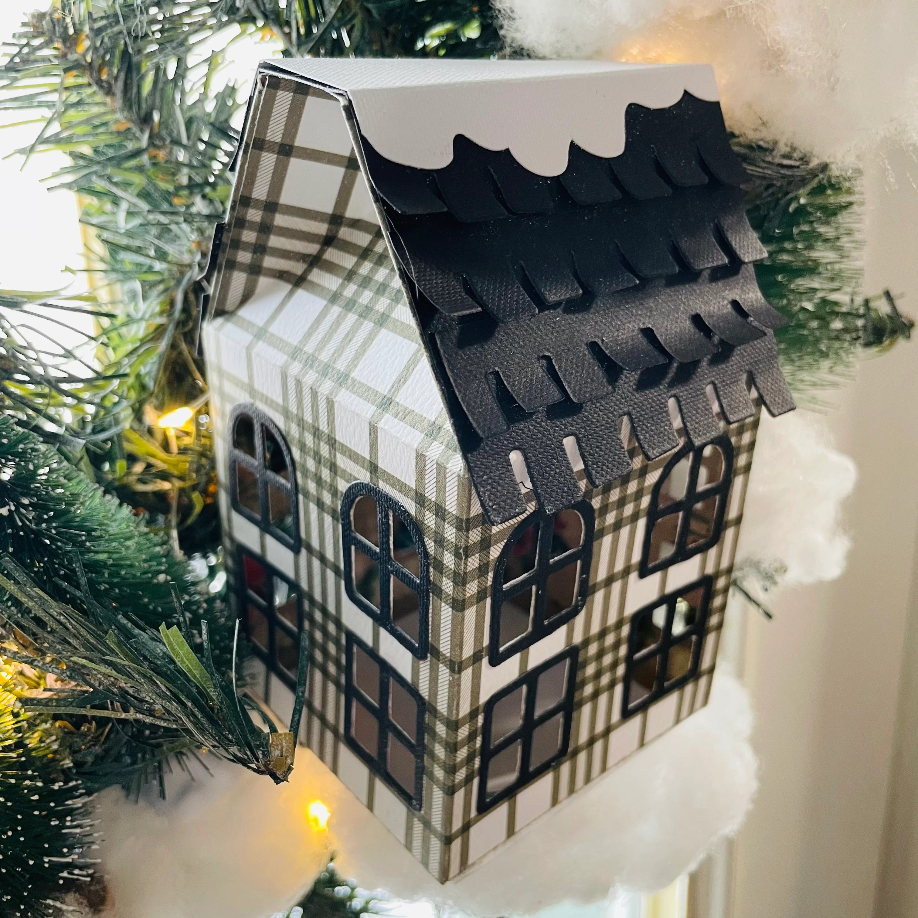 Advent House Gift Box Medium - Image 5